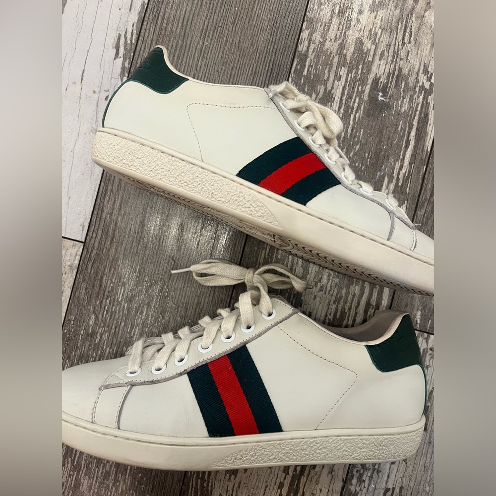 Gucci White Leather Sneakers with Green and Red Stripes
